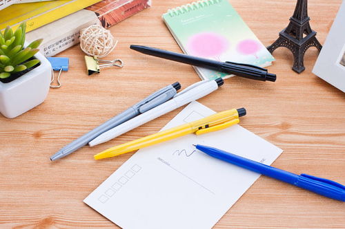 蓝色油笔圆珠笔 学生文具与办公用品的理想之选